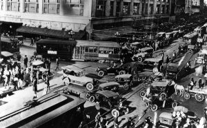 Intersection of 7th Street and Broadway, c1927