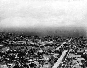 Looking south towards Hollywood, with Hollywood and Highland centre and oilfields beyond, 1913