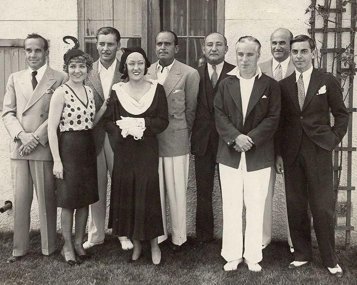 Movie stars and executives of United Artist Corporation. Ca. Nov. 10, 1930. L-R: Al Jolson, Mary Pickford, Ronald Colman, Gloria Swanson, Douglas Fairbanks, Joseph Schenck (Pres,. And Chrm.), Charlie Chaplin, Samuel Goldwyn, Eddie Cantor